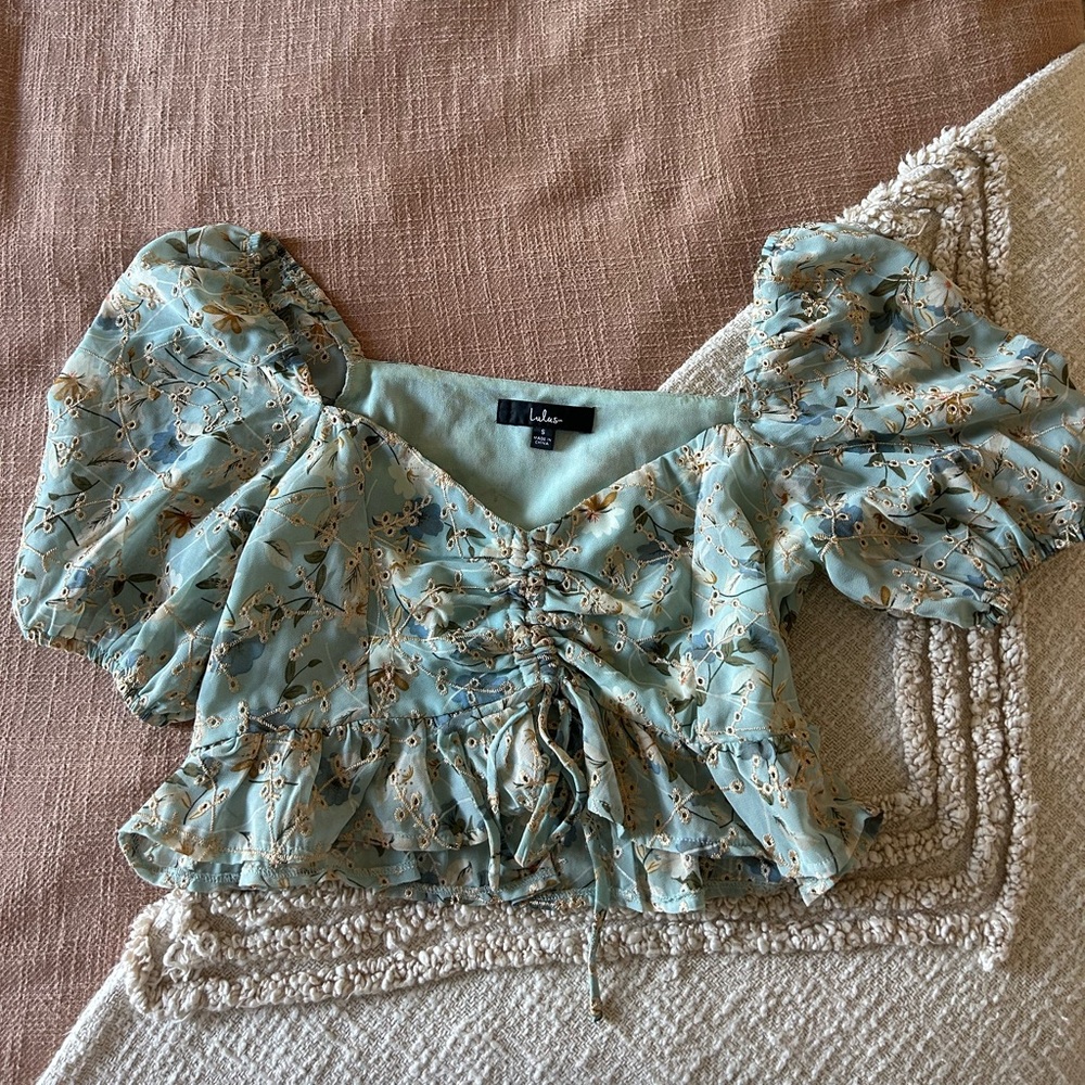 Lulu’s Top - Picture 3 of 4